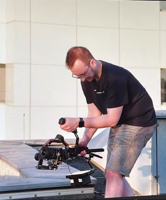 Voller Körpereinsatz beim Filmen